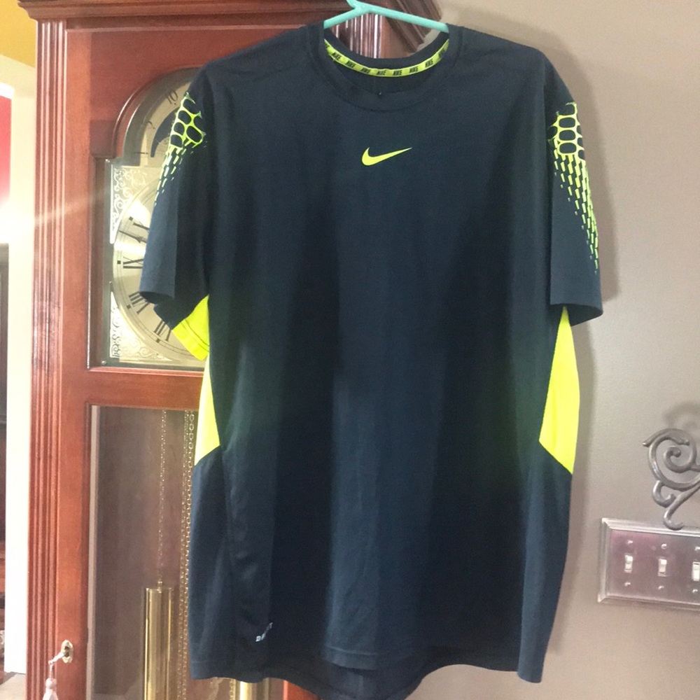 Nike dri fit short sleeve shirt mesh back xl
